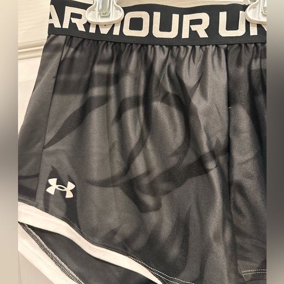 Black Under Armor Shorts - Picture 3 of 4